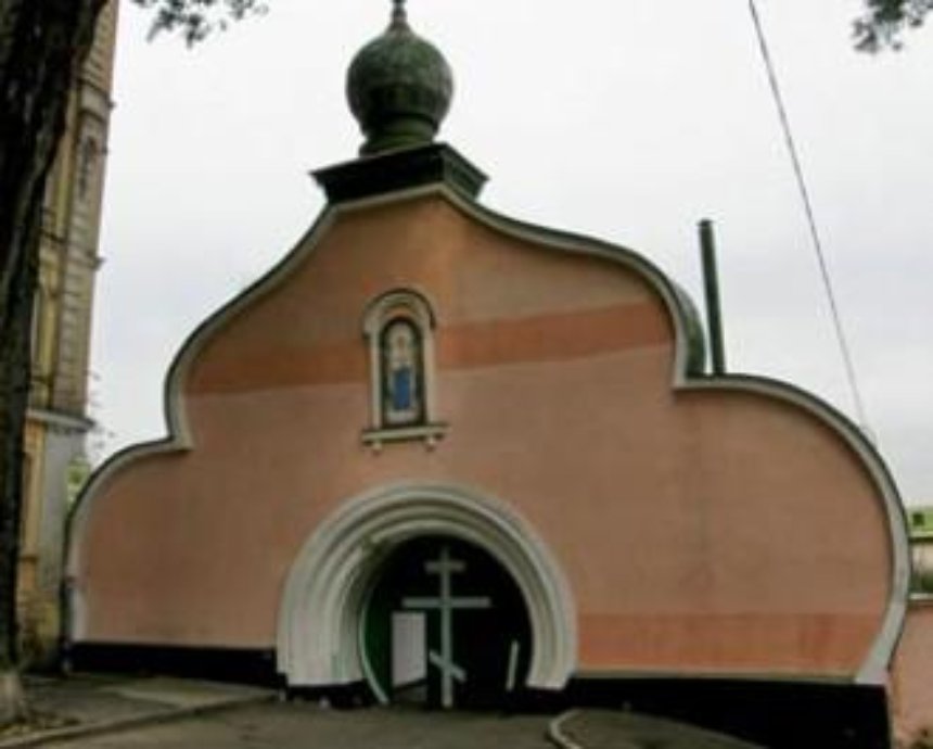 Покровский монастырь решил снести исторические ворота