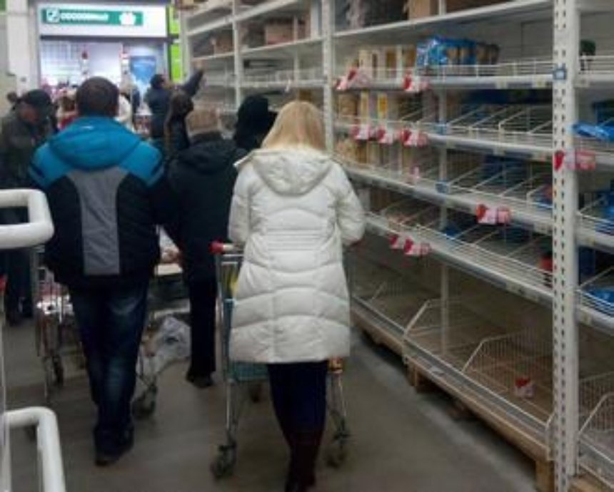 Городские власти успокаивают киевлян: повода для массовой скупки сахара и соли нет