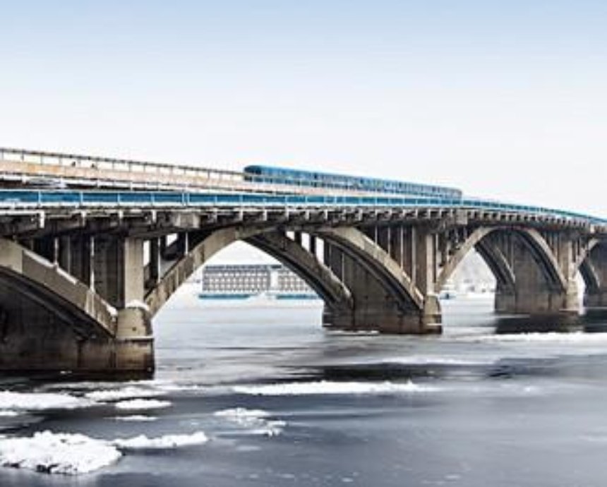 Движение по киевскому мосту Метро восстановили