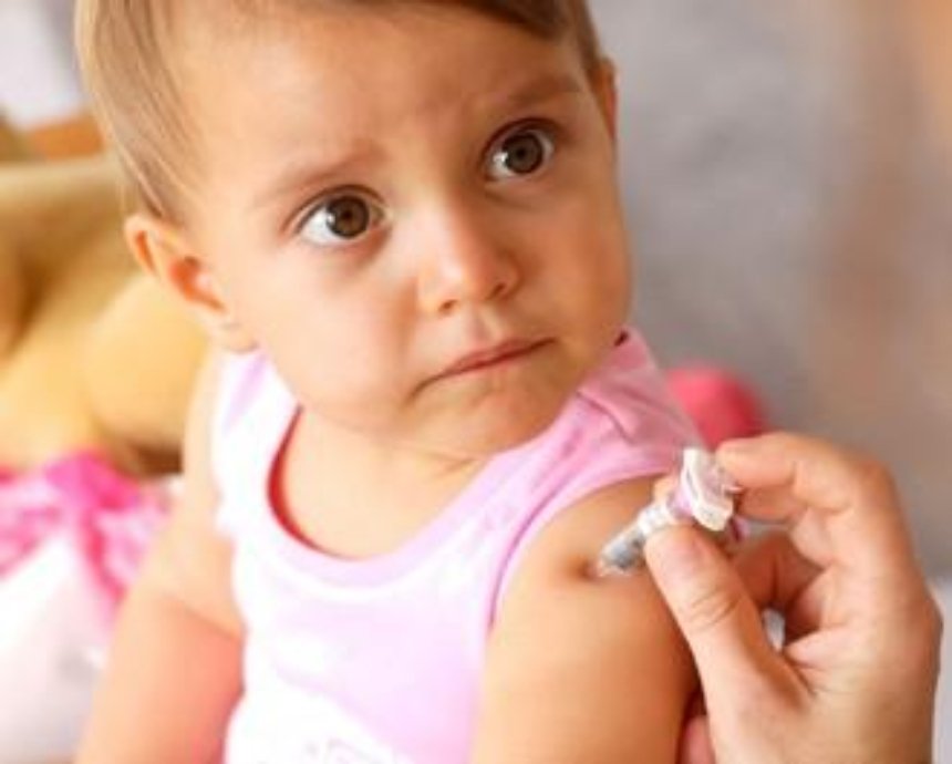 Скандал в киевской поликлинике: малышу чуть не укололи опасную вакцину