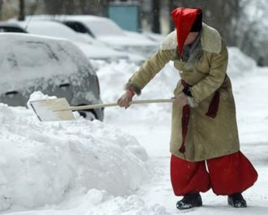 Киевляне жалуются на неубранный снег