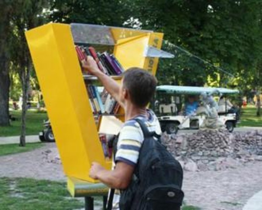 Куда можно отнести ненужные книги в Киеве