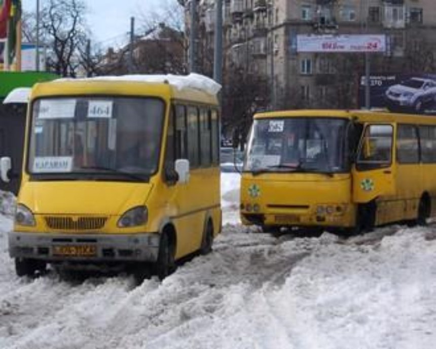 Киевские маршрутки и троллейбусы будут сегодня ездить на час дольше