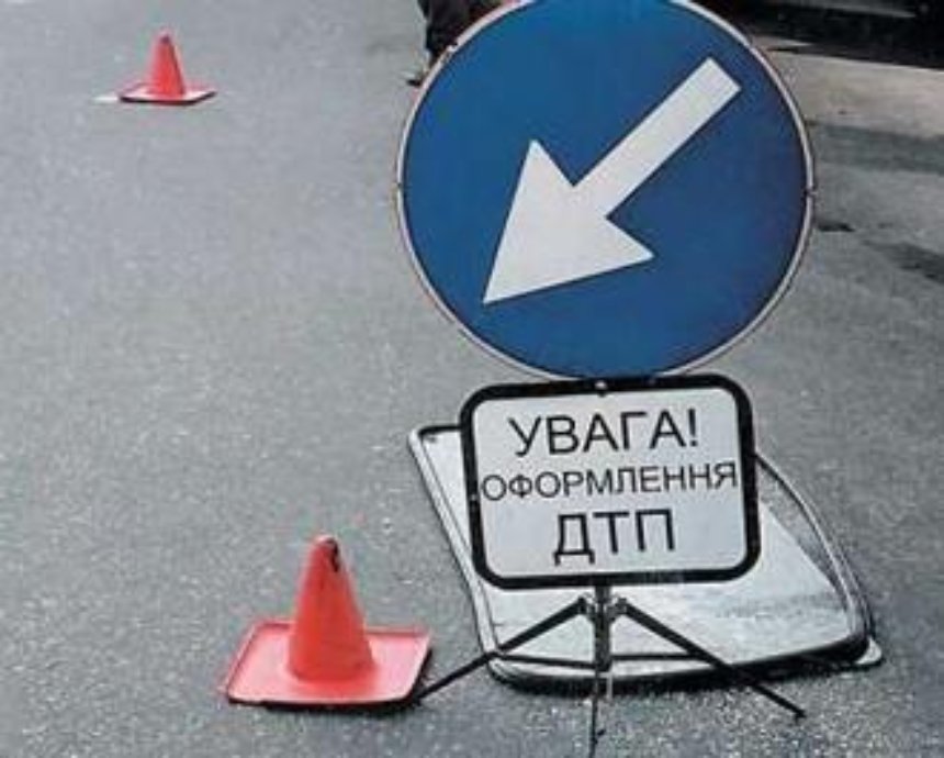 В Киеве ищут водителя, сбившего на тротуаре бабушку
