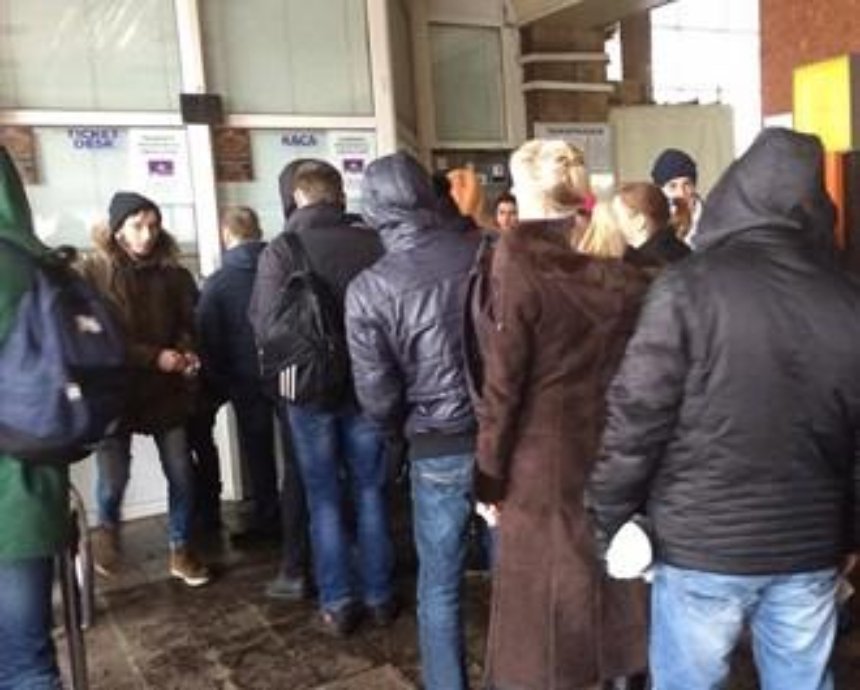 Киевляне массово скупают жетоны для проезда в метро (фото)