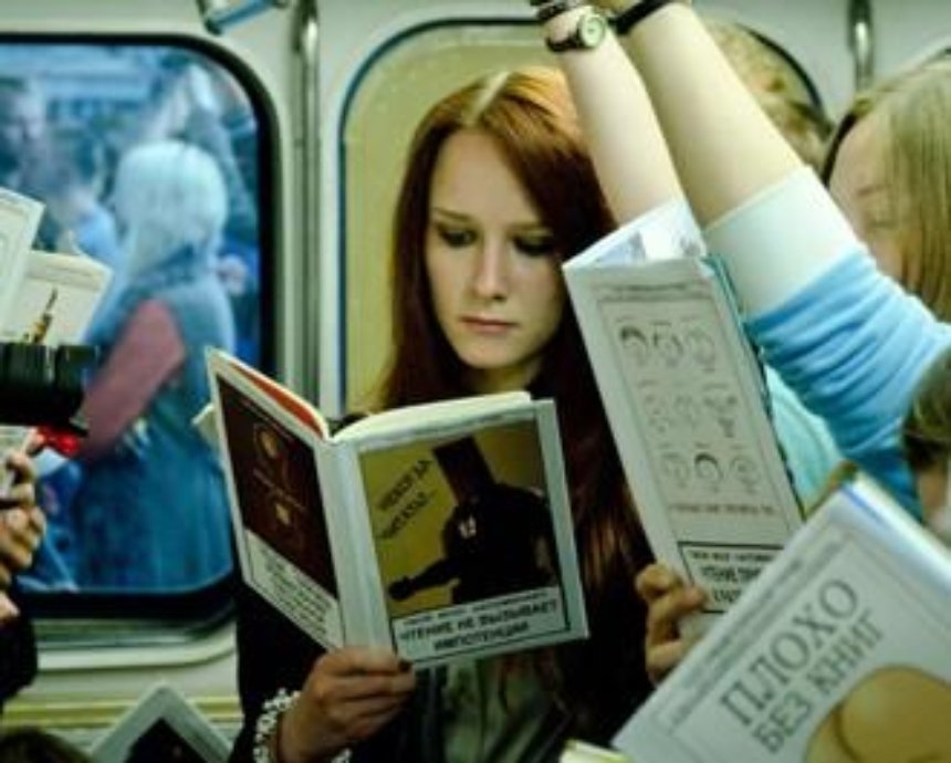 В Facebook появилась страница о чтении в киевском метро