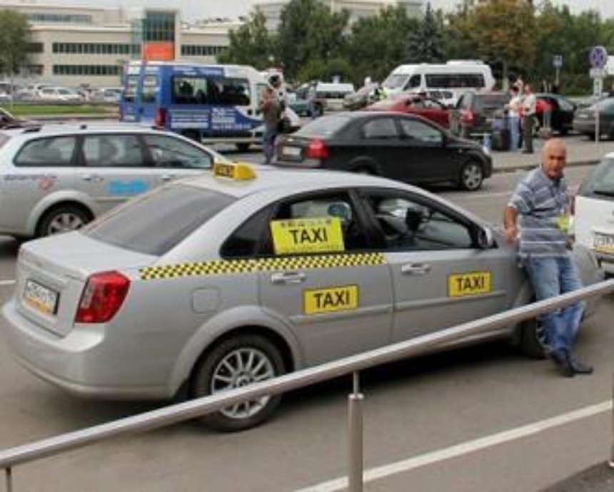 Такси из аэропорта "Борисполь" в Киев может подешеветь вдвое