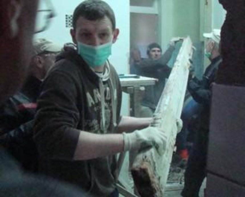 Волонтеры делают ремонт в киевском военном госпитале (фото)