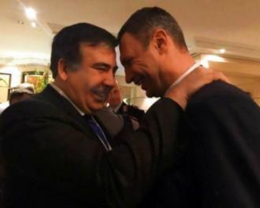 Как мэр Кличко обнимался с Саакашвили в Мюнхене