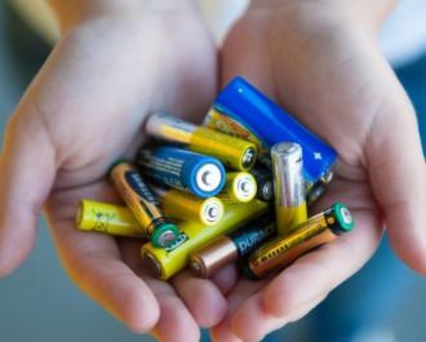 Как в Киеве будут собирать отработанные батарейки и опасные лампы