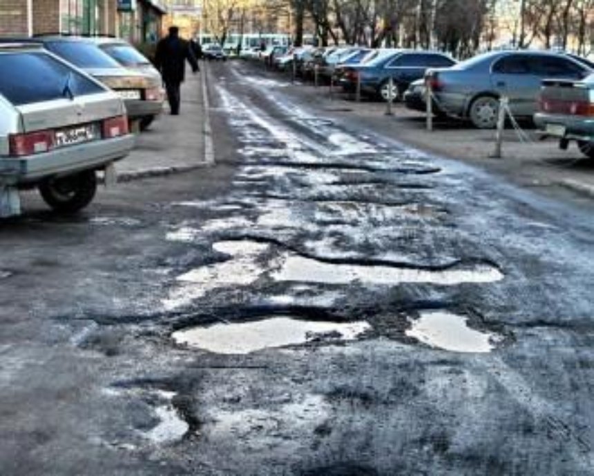 Таксисты составили рейтинг дорог Киева, которые погубят ваше авто
