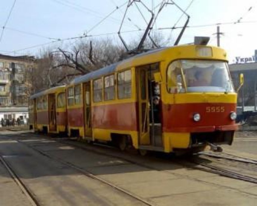 В Киеве трамвай наехал на прохожего