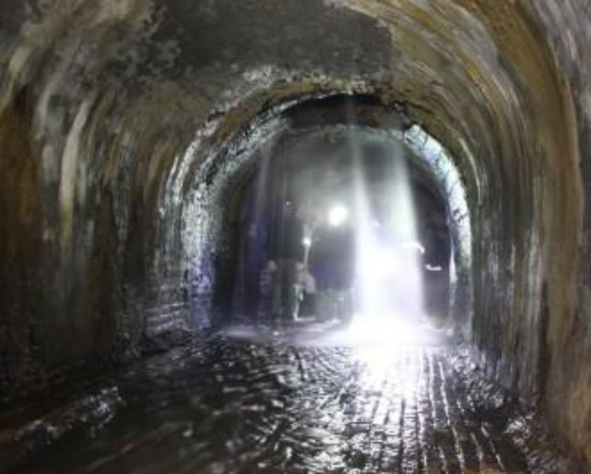 Активисты показали, как выглядят подземные притоки реки Лыбедь (фото)