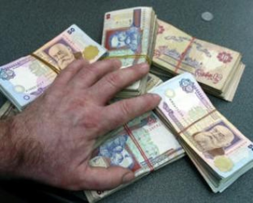 В Киеве чиновник требовал у иностранца 100 тысяч гривен