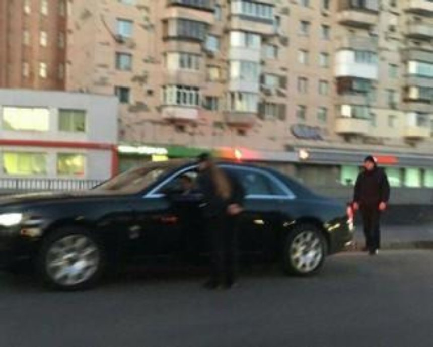 В Киеве полицейские оштрафовали водителя Rolls-Royce