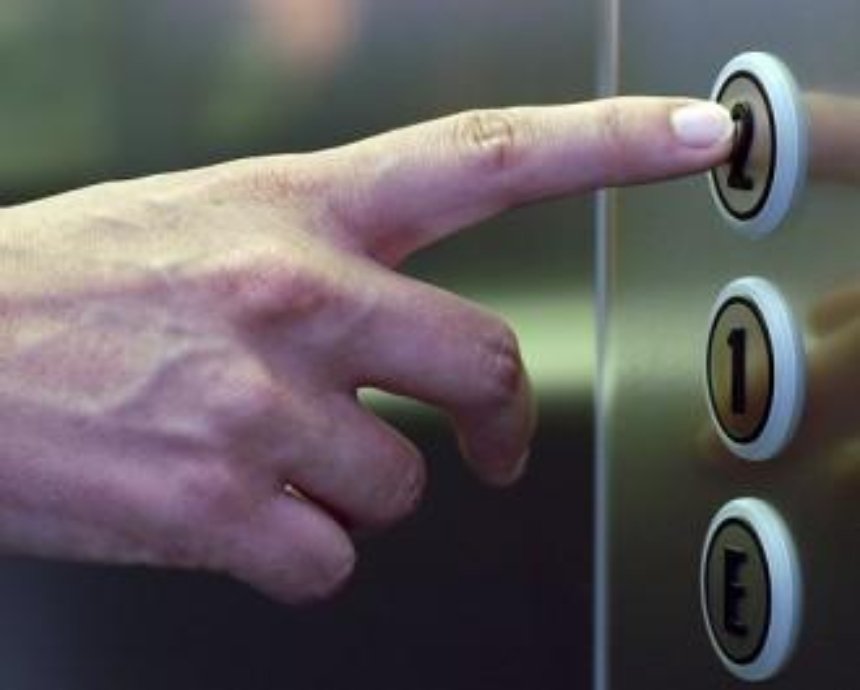 В жилых домах Киева заменят 120 лифтов