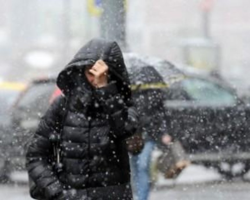 Мэрия предупредила об ухудшении погоды: мокрый снег, на дорогах гололедица