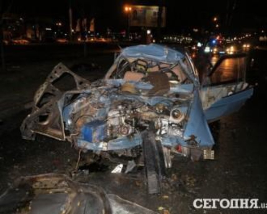 Буйство пьяных водителей на Петровке: тело, разбитые авто и таран машины копов (фото)