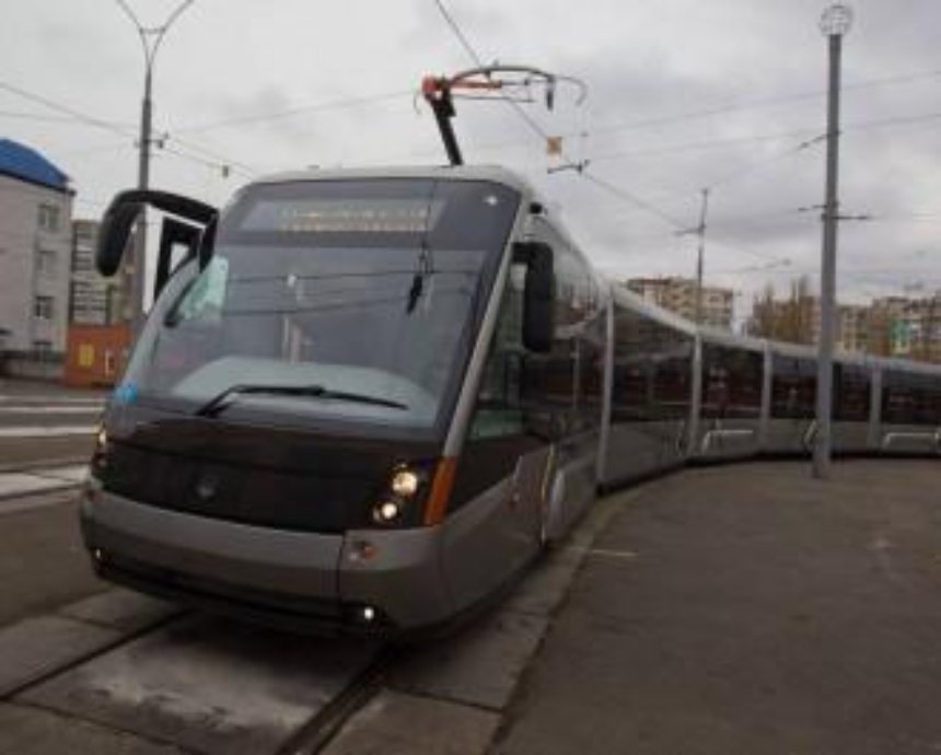 В киевском скоростном трамвае обновляют билеты (фото)