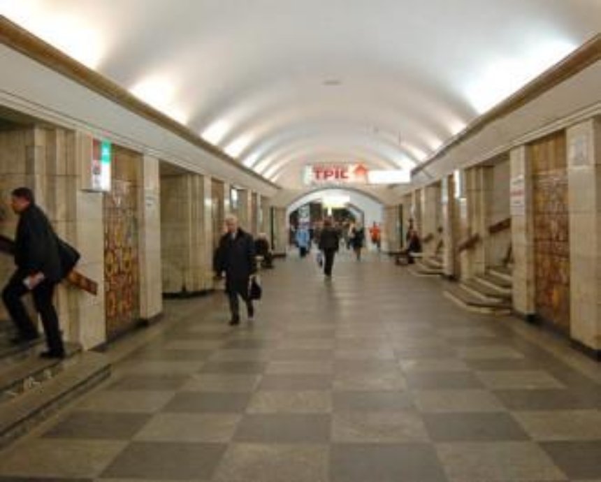 В Киеве станцию Крещатик закрыли после нового анонимного звонка