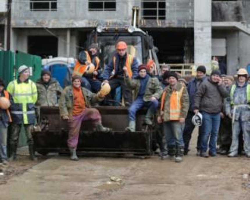 В Киеве строители прекратили работы из-за "титушек"