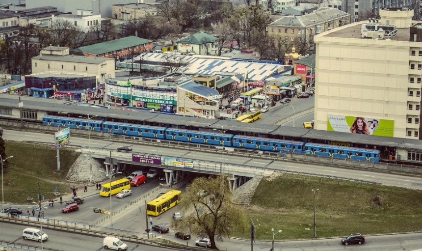 Двери закрываются: один из входов в метро "Левобережная" перекроют из-за ремонта