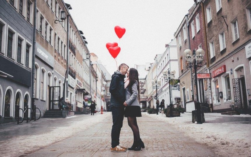Единение сердец: киевских влюбленных бесплатно прокатят на фуникулере