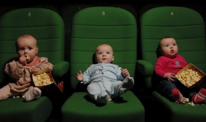 Для самых маленьких: в столичном кинотеатре будут показывать фильмы новорожденным