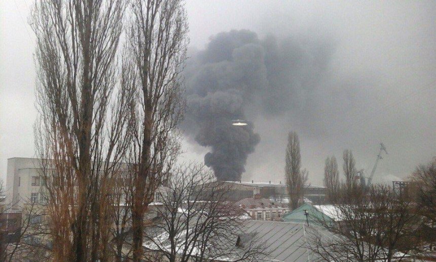 На Подоле начался масштабный пожар (видео, фото)