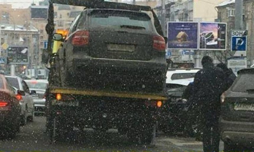 В центре столицы эвакуируют машины «героев парковки»