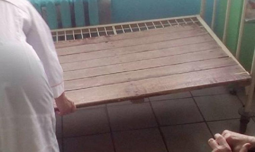 «Запах помойки»: киевлянка показала условия в столичной больнице (фото, видео)