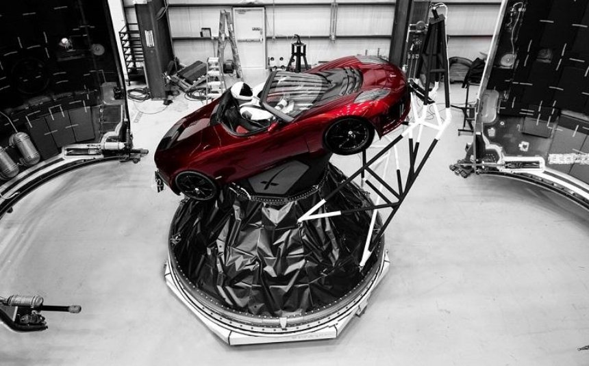 Илон Маск запустит к Марсу супертяжелую ракету с Tesla на борту — трансляция