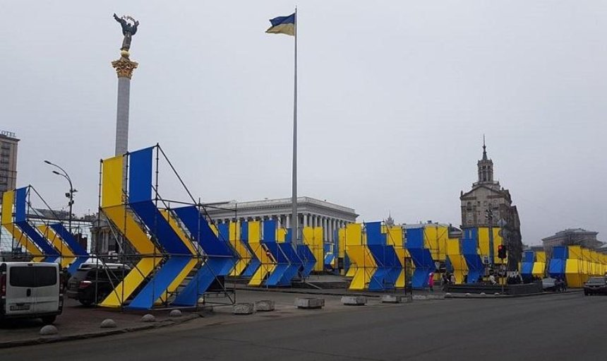 Киевляне требуют убрать с Майдана Незалежности металлические конструкции 