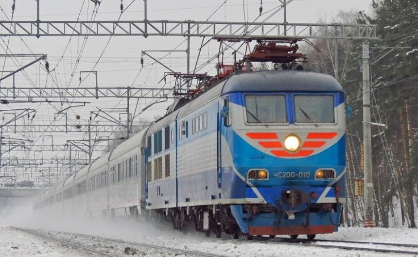 Под Киевом поезд сбил парня в наушниках 