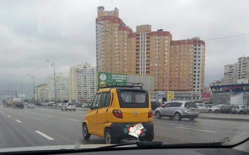 На киевских дорогах заметили самый дешевый в мире автомобиль