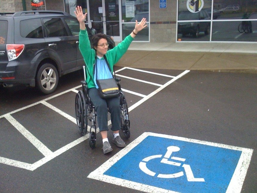 Парковка не для всех: велосипедисты, водители электрокаров и люди с инвалидностью