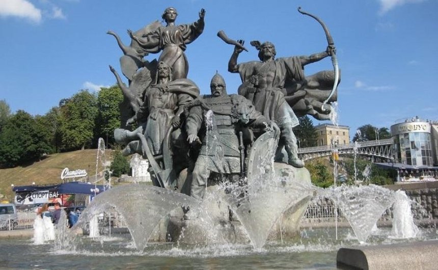 На Майдане отремонтируют памятник основателям Киева