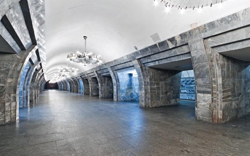 Завтра в Киеве закроют три центральные станции метро