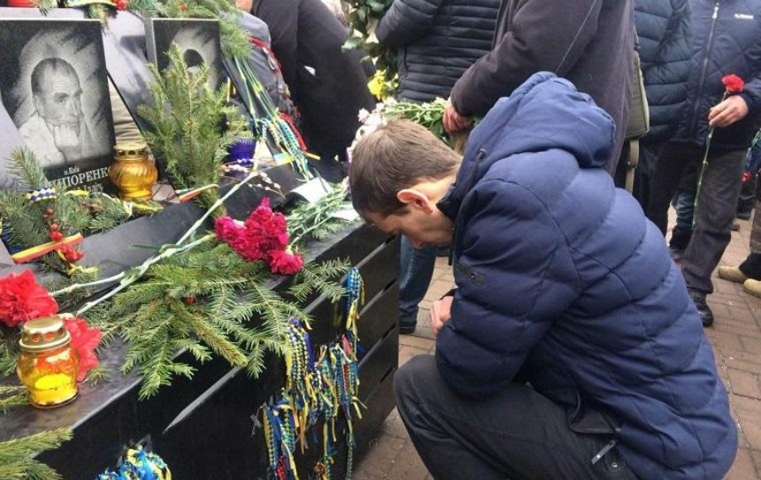 В Киеве проходят акции памяти Героев Небесной сотни (фото, видео)