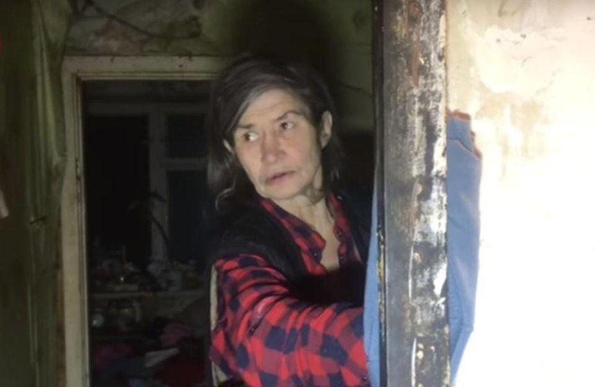 Вонь и мусор: киевлянка превратила свою квартиру в свалку