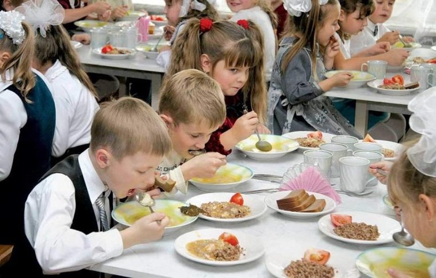Чиновники рассказали, какие категории киевских школьников имеют право на бесплатные обеды