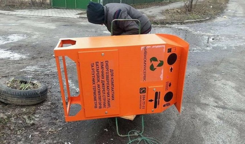 В Києві намагалися вкрасти контейнер для небезпечних відходів (фото)