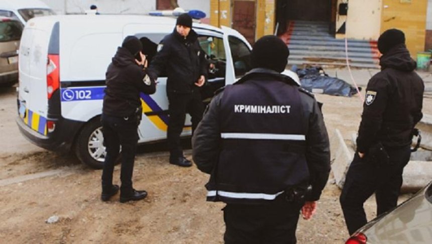 В Днепровском районе из окна многоэтажки выпал служащий Нацгвардии (фото)