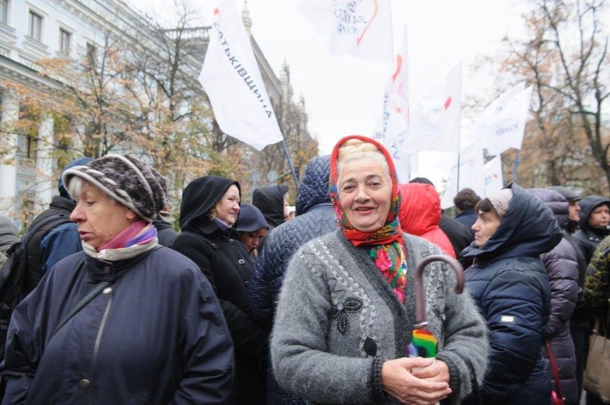 Команда Тимошенко будет требовать от киевской власти вернуть деньги киевлянам