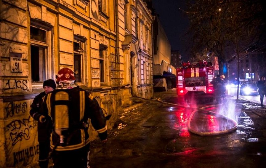 Возле кинотеатра «Киевская Русь» произошел пожар (фото)