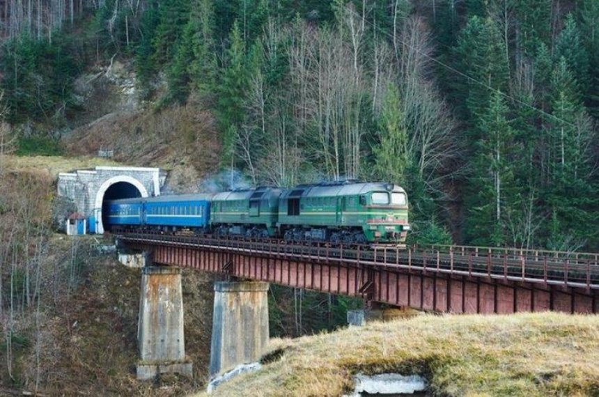 На 8 марта «Укрзализныця» назначила 17 дополнительных поездов