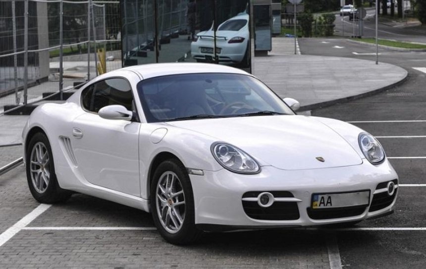 Фискальная служба назвала самые дорогие растаможенные автомобили на еврономерах