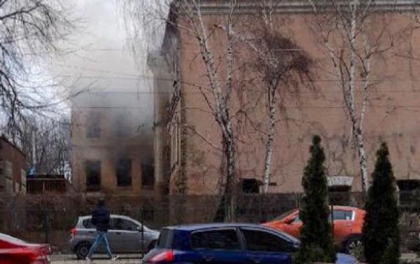На Лукьяновке третий раз за неделю горит дом (фото, видео)