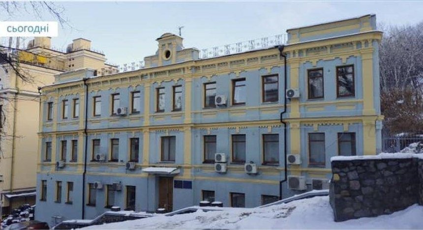 На Подоле обновили фасад исторического здания (фото)