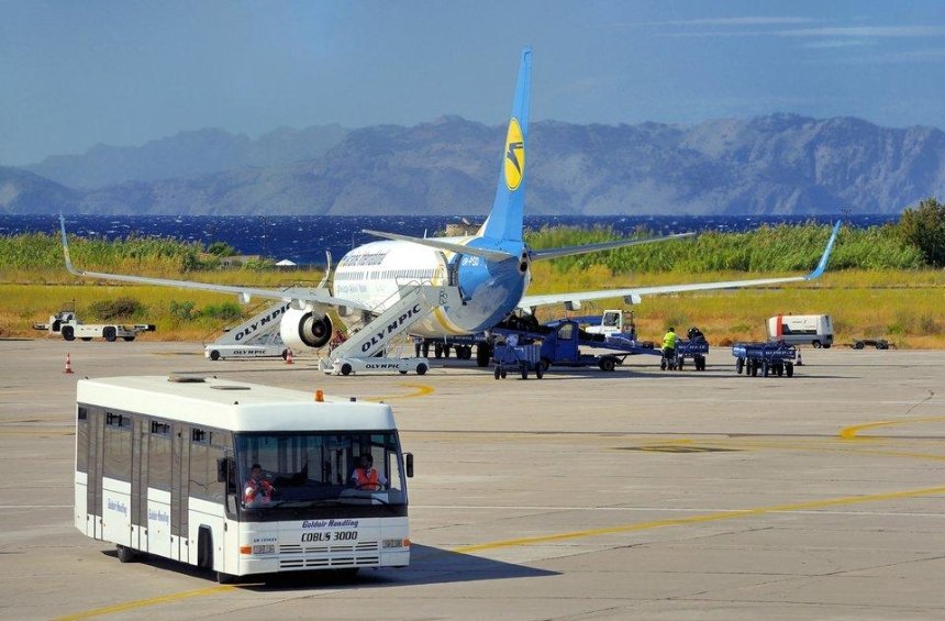 Рейс из Афин в Киев перенесли из-за подозрительного вещества